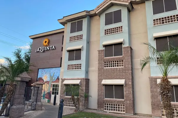 Photo 1 - La Quinta Inn & Suites by Wyndham Tempe University / Phoenix