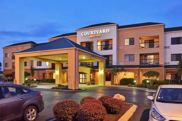 Photo 1 - Courtyard by Marriott Indianapolis South