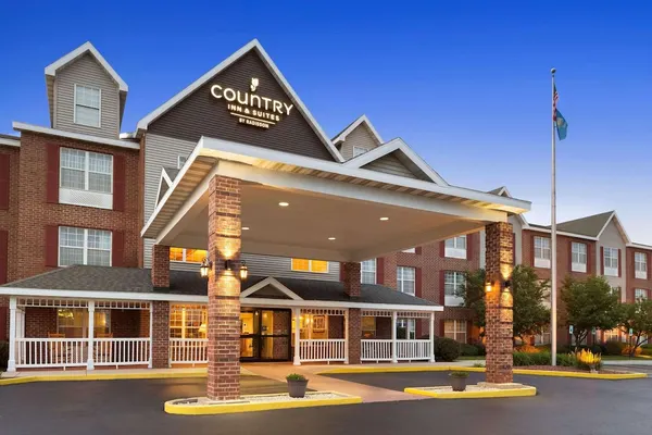 Photo 1 - Country Inn & Suites by Radisson Kenosha - Pleasant Prairie