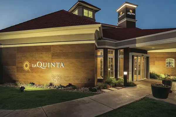 Photo 1 - La Quinta Inn & Suites by Wyndham Phoenix Chandler
