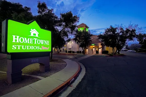 Photo 1 - HomeTowne Studios by Red Roof Phoenix - Dunlap Ave