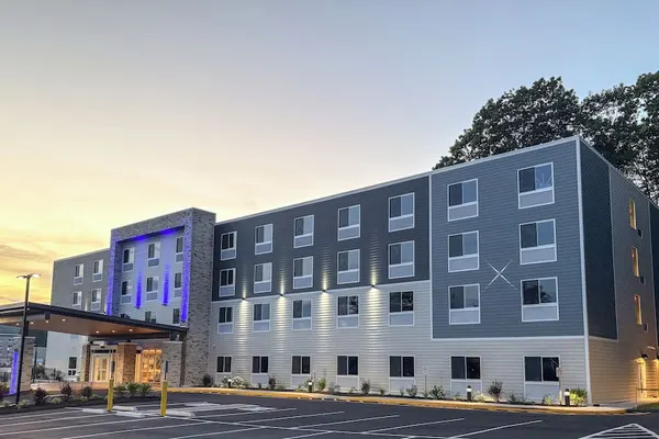 Photo 1 - Holiday Inn Express & Suites Pittsfield - Berkshires by IHG