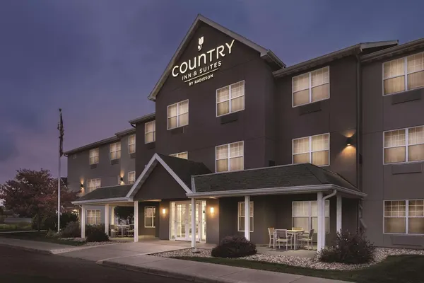 Photo 1 - Country Inn & Suites by Radisson, Waterloo, IA