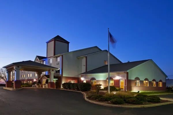 Photo 1 - Holiday Inn Express Mt Vernon, an IHG Hotel