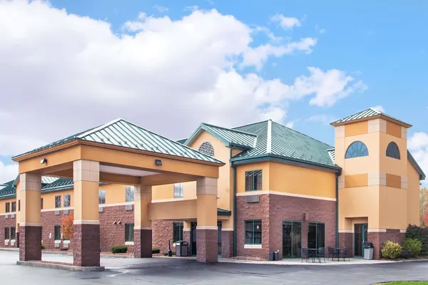 Photo 1 - Days Inn by Wyndham Brewerton/ Syracuse near Oneida Lake
