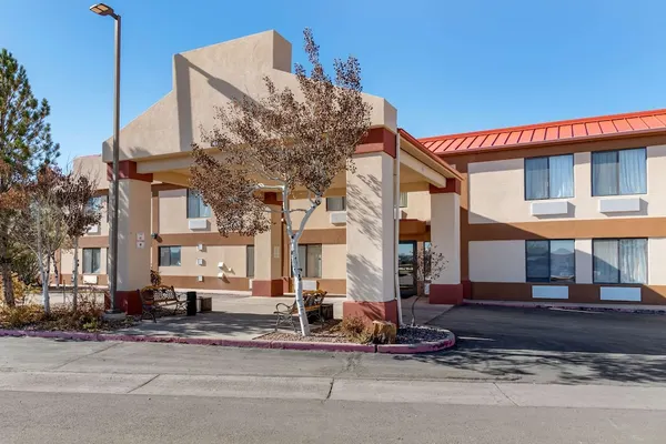 Photo 1 - Econo Lodge Pueblo