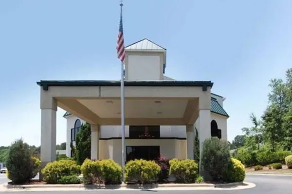 Photo 1 - Quality Inn & Suites Tarboro - Kingsboro