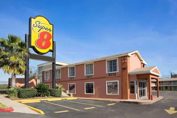 Photo 1 - Super 8 by Wyndham Austin Downtown/Capitol Area