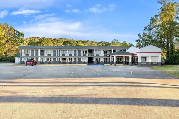 Photo 1 - Super 8 by Wyndham Gadsden AL