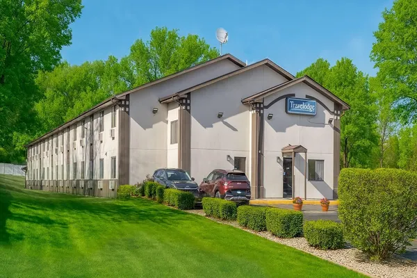 Photo 1 - Travelodge by Wyndham Muskegon