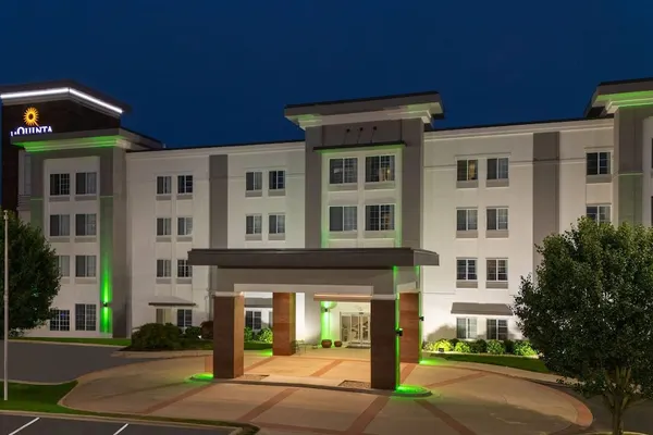 Photo 1 - La Quinta Inn & Suites by Wyndham Columbus - Edinburgh