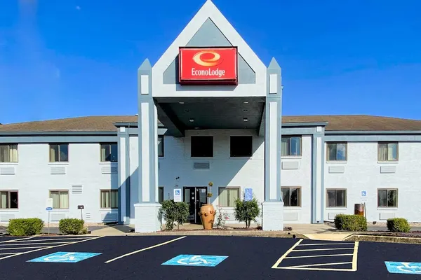 Photo 1 - Econo Lodge Shelbyville