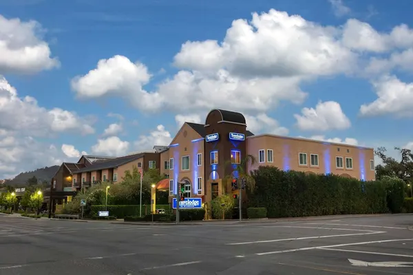 Photo 1 - Hotel Vinea, a Travelodge by Wyndham