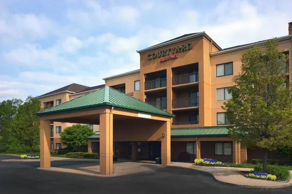 Photo 1 - Courtyard by Marriott Cleveland Airport South