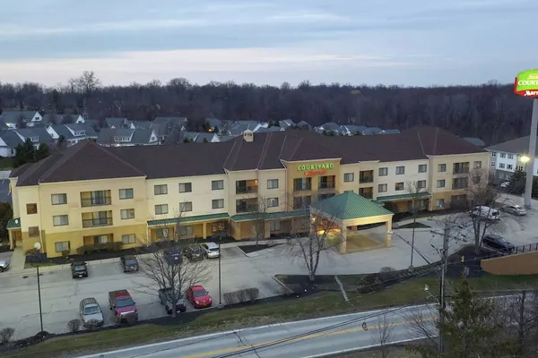 Photo 1 - Courtyard by Marriott Cleveland Willoughby