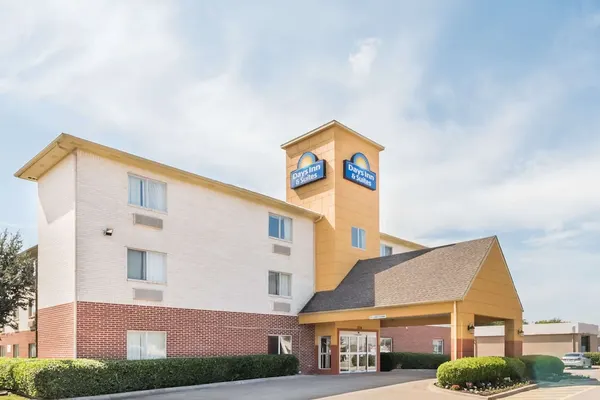 Photo 1 - Days Inn & Suites by Wyndham Dallas