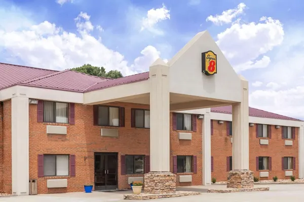Photo 1 - Super 8 by Wyndham Eddyville/Kuttawa
