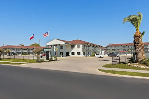 Photo 1 - HomeTowne Studios San Antonio E - Frost Bank Center