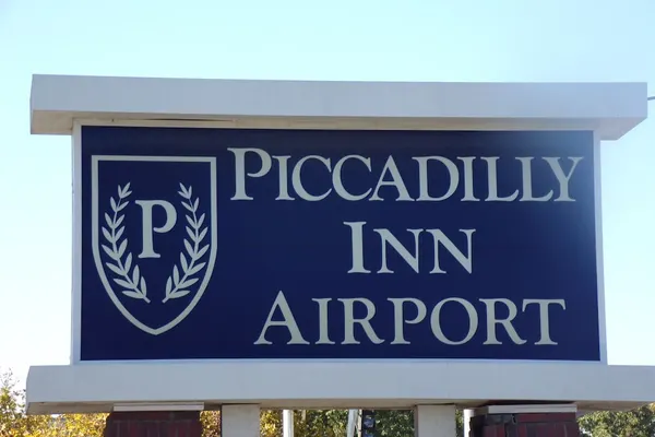 Photo 1 - Piccadilly Inn Airport