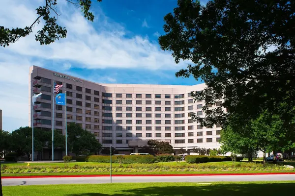 Photo 1 - DoubleTree by Hilton Tulsa - Warren Place