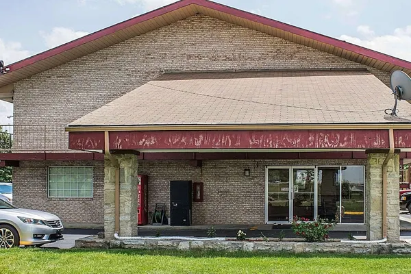 Photo 1 - Econo Lodge Columbus West