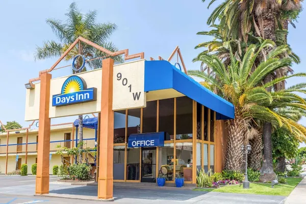 Photo 1 - Days Inn by Wyndham Los Angeles Stadium Area/LAX