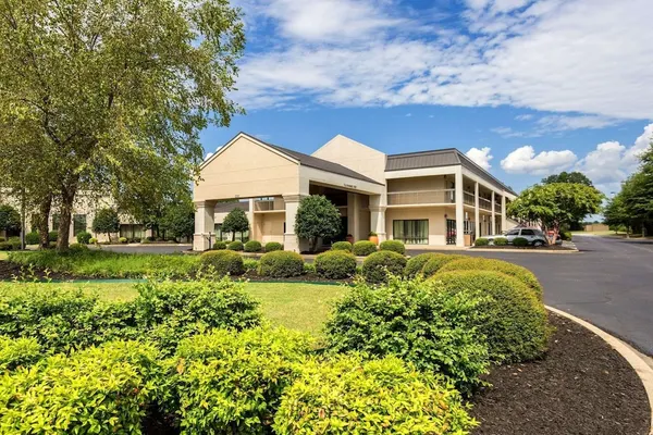 Photo 1 - Quality Inn Union City US 51