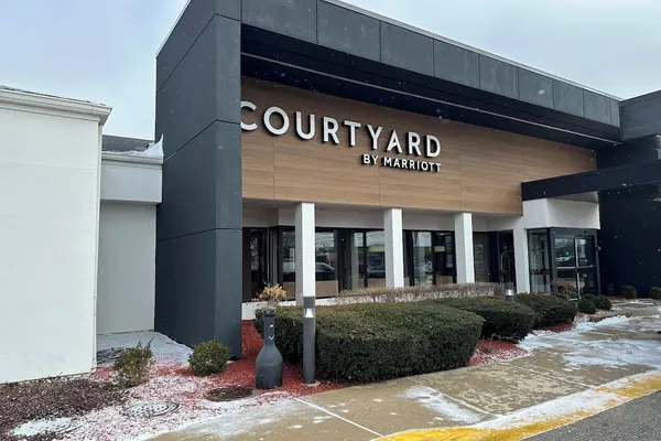 Photo 1 - Courtyard by Marriott Chicago Glenview/Northbrook