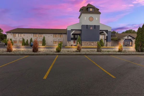 Photo 1 - Wingate by Wyndham South Bend/Notre Dame