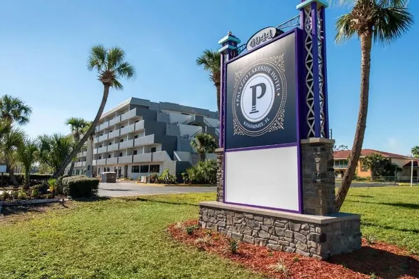 Photo 1 - Palazzo Lakeside Hotel