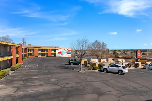 Photo 1 - Kings House Motor Hotel