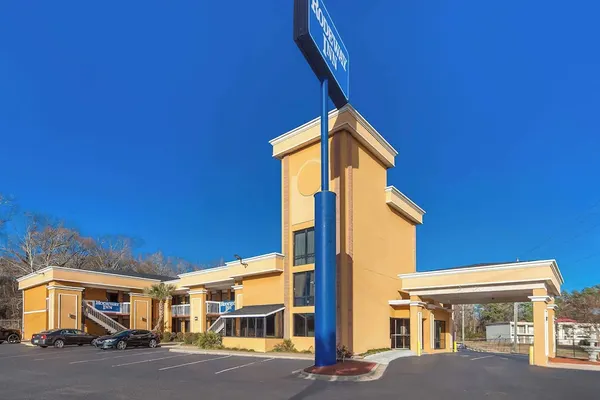 Photo 1 - Rodeway Inn Lumberton Central