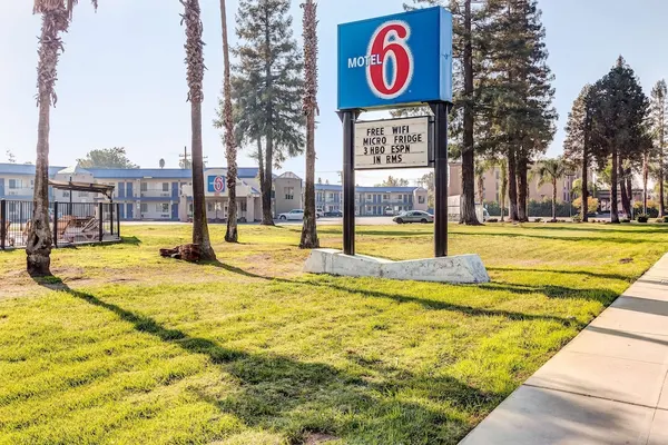 Photo 1 - Motel 6 Visalia, CA