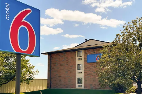 Photo 1 - Motel 6 Elk Grove Village, IL - O'Hare