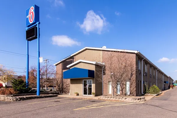 Photo 1 - Motel 6 Eau Claire, WI