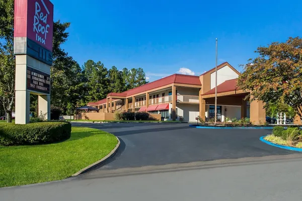 Photo 1 - Red Roof Inn Tupelo