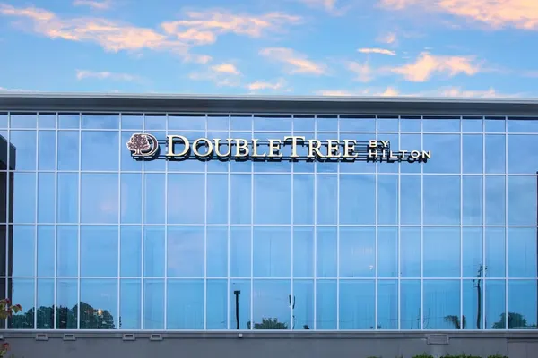 Photo 1 - DoubleTree by Hilton Hotel & Suites Charleston Airport