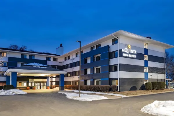 Photo 1 - La Quinta Inn & Suites by Wyndham Minneapolis-Minnetonka