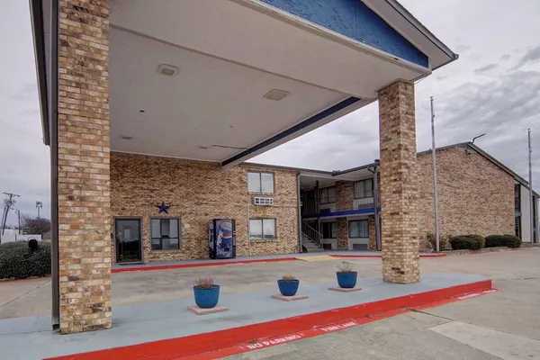 Photo 1 - Motel 6 Red Oak, TX - Dallas