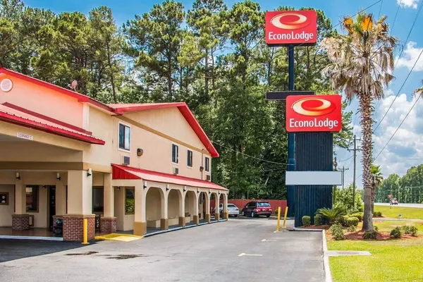 Photo 1 - Econo Lodge Richmond Hill