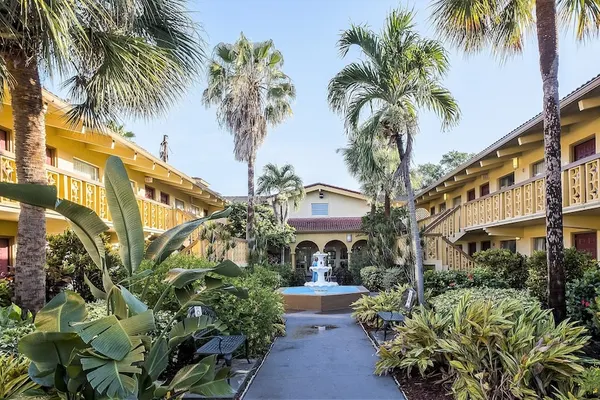 Photo 1 - Red Roof Inn Tampa Bay - St Petersburg