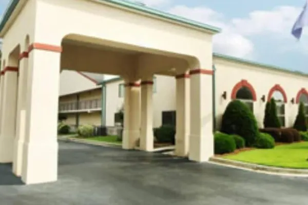 Photo 1 - Days Inn & Suites by Wyndham Columbia Airport