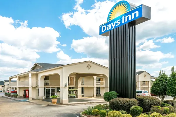 Photo 1 - Days Inn by Wyndham Shorter