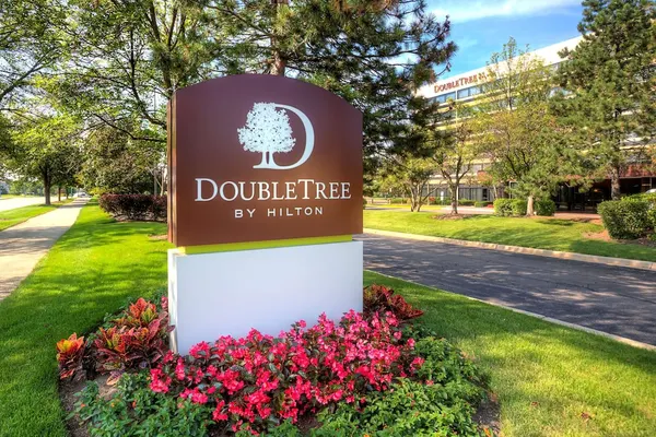 Photo 1 - DoubleTree by Hilton Chicago Schaumburg