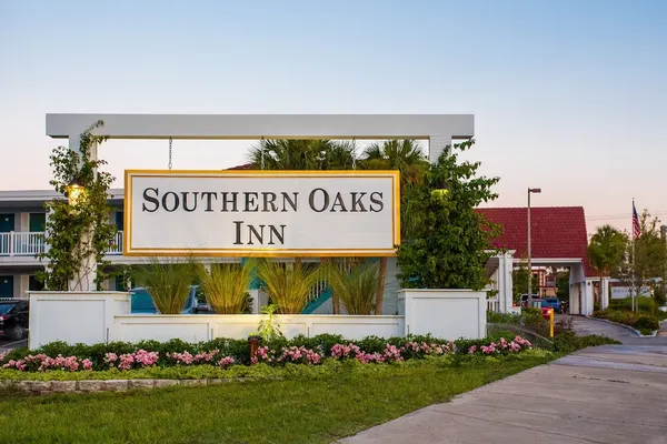 Photo 1 - Southern Oaks Inn