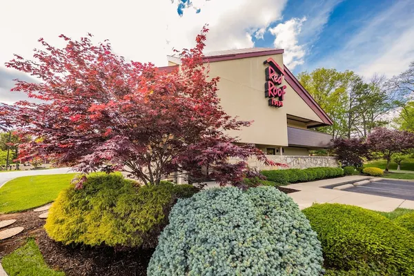 Photo 1 - Red Roof Inn Cincinnati Northeast - Blue Ash