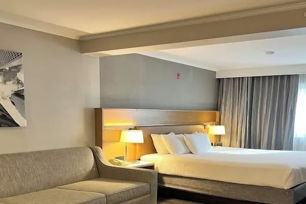 Photo 1 - DoubleTree by Hilton Providence Airport Warwick