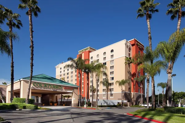 Photo 1 - Courtyard by Marriott Baldwin Park