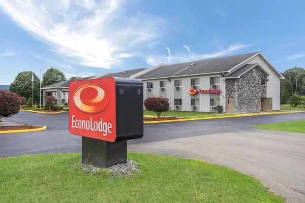 Photo 1 - Econo Lodge Painted Post - Corning