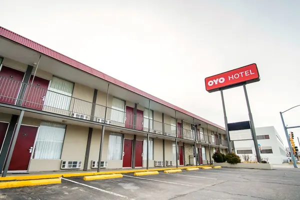 Photo 1 - OYO Hotel Hutchinson KS West 4th Ave